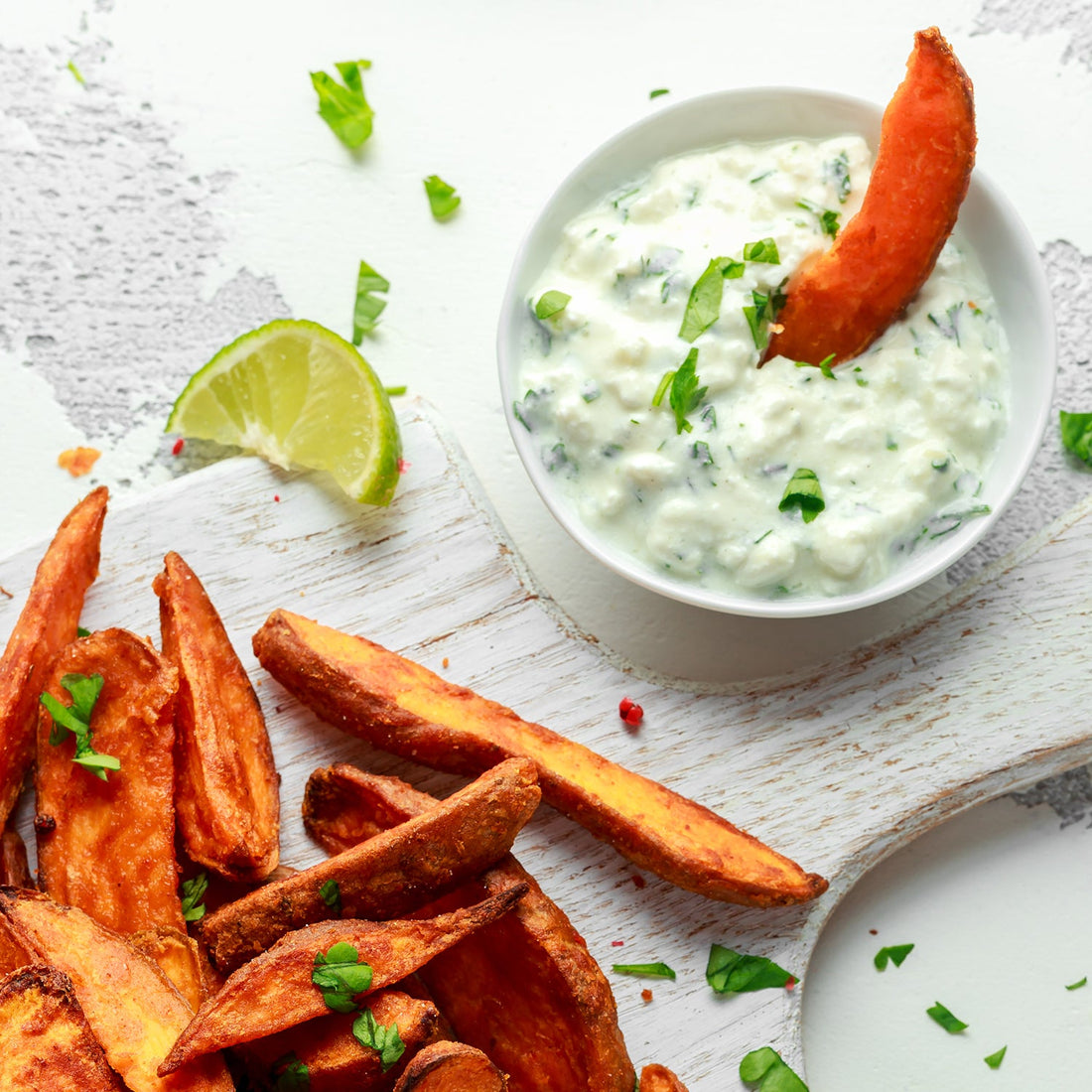 Tzatziki-dipp med søtpotetfries