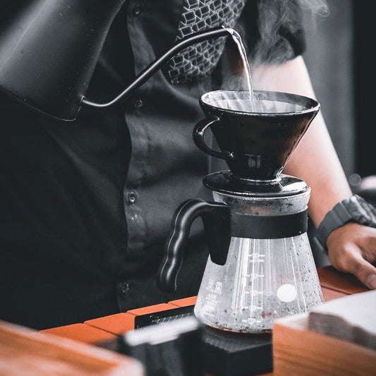 Hario V60 Dripper str. 02, sort porselen